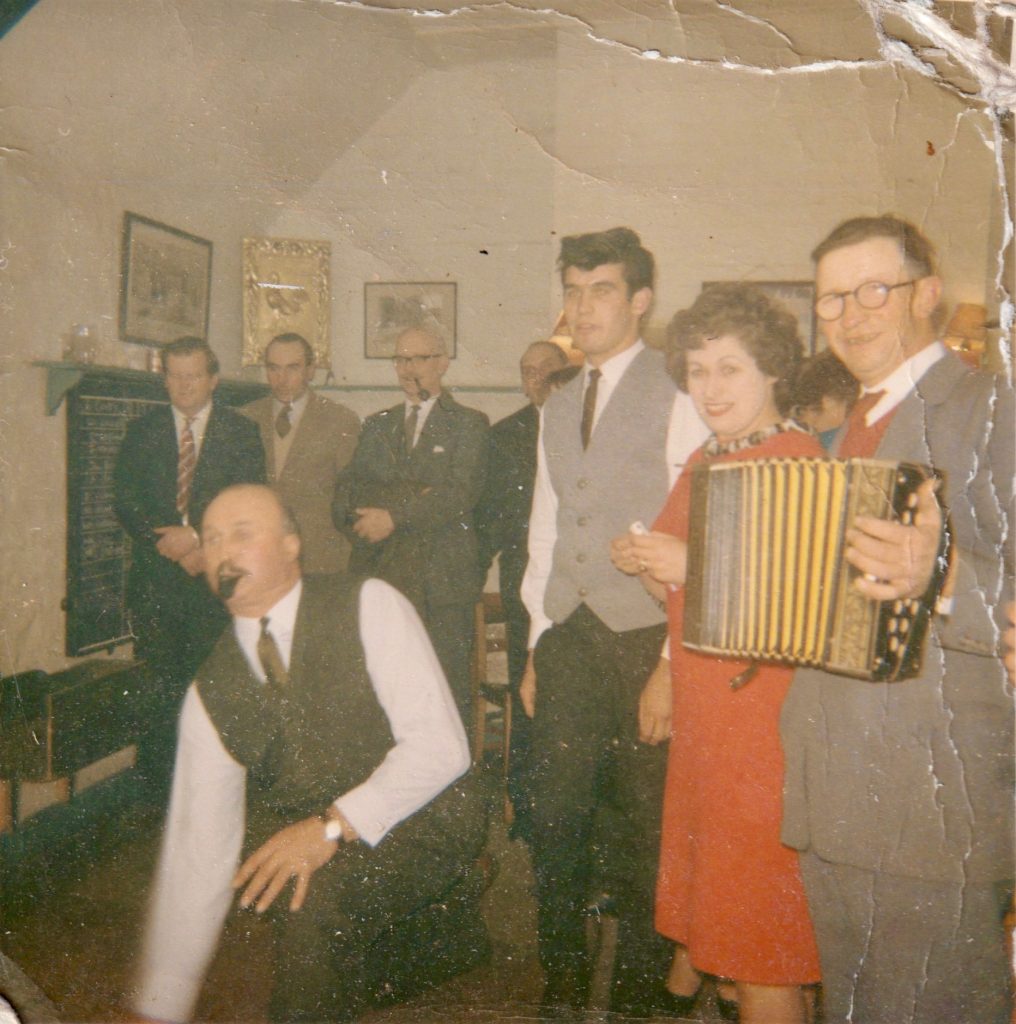 White Horse Inn Skittle Alley 1967 Squeezebox man: Len Nash Skittler: Roy Candy L to R: Howard Bell, Fred Chivers, Charlie Garroway (partially obscured), Paul Candy, Sheila Candy Yatesbury v Compton Bassett skittles event. Most in the photo are from Yatesbury.