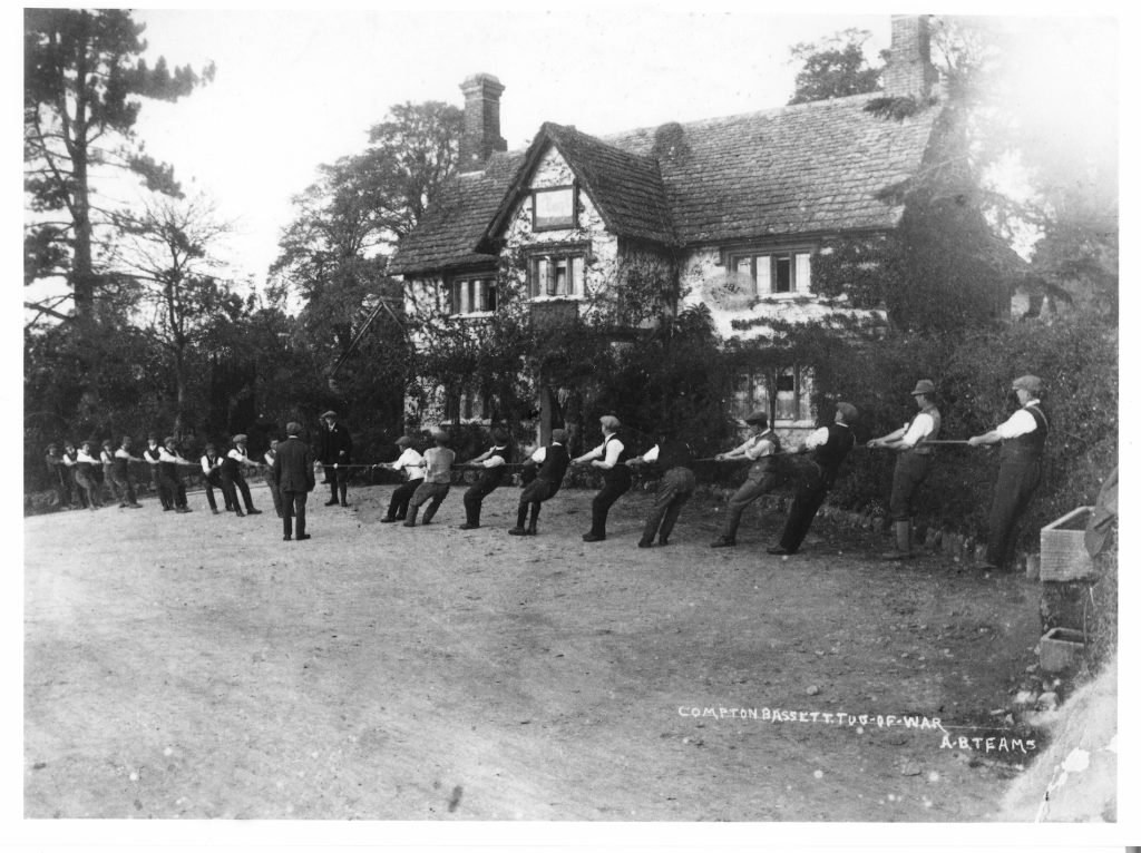 1919. The White Horse Inn, Compton Bassett showing A-B Tug-of-War teams. The landlord was Harold Blackford