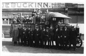Compton Bassett CWS workers excursion outside the Roebuck Inn, Salisbury 1925.