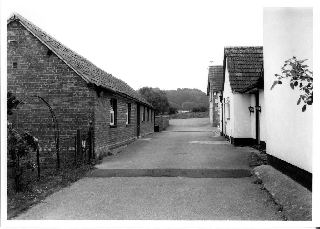 White Horse Inn. Skittle Alley (left) 1990