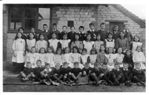 1920 Photograph of the pupils with teacher Evelyn Billett. It’s thought to be the first such photo occasion.